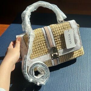 BRAND NEW W/ TAGS Guess Handbag w/ Length Strap